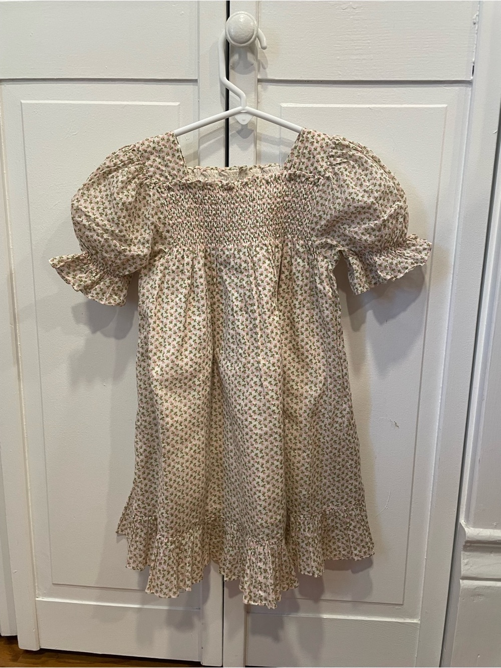 Dôen Girls Cream Floral Smocked Puff-Sleeve Dress